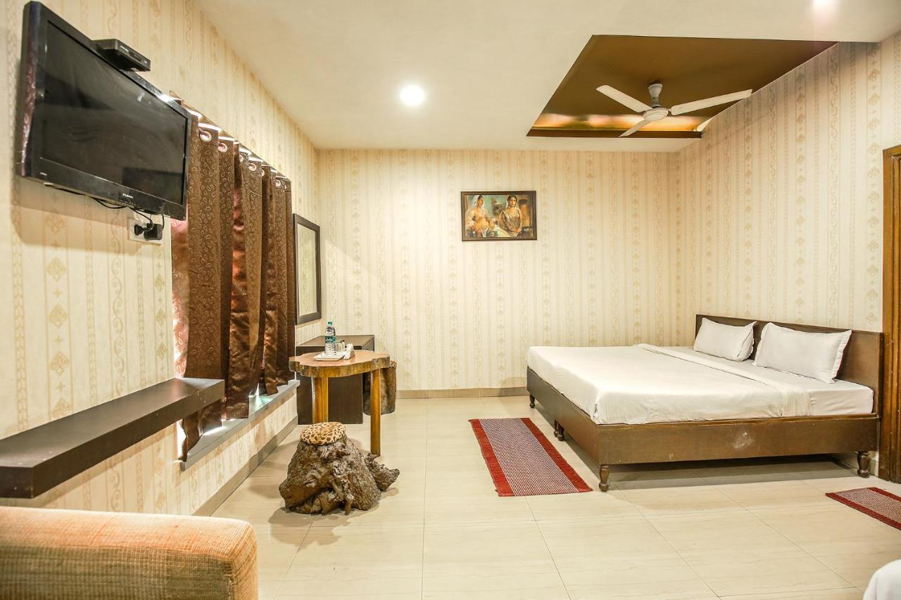 Hotel Hk Continental Амритсар Экстерьер фото