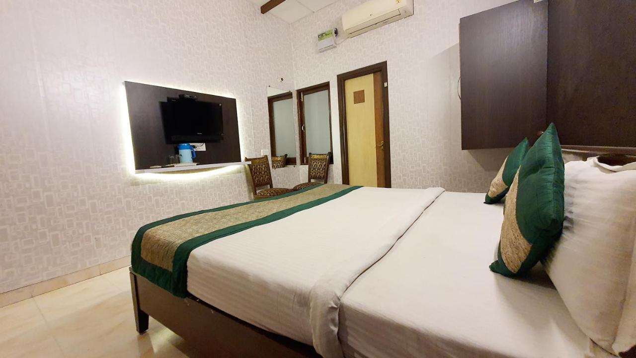 Hotel Hk Continental Амритсар Экстерьер фото