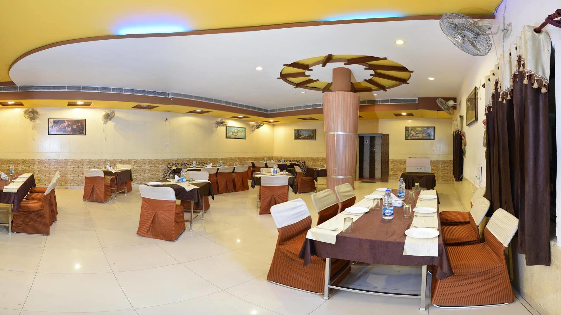 Hotel Hk Continental Амритсар Экстерьер фото