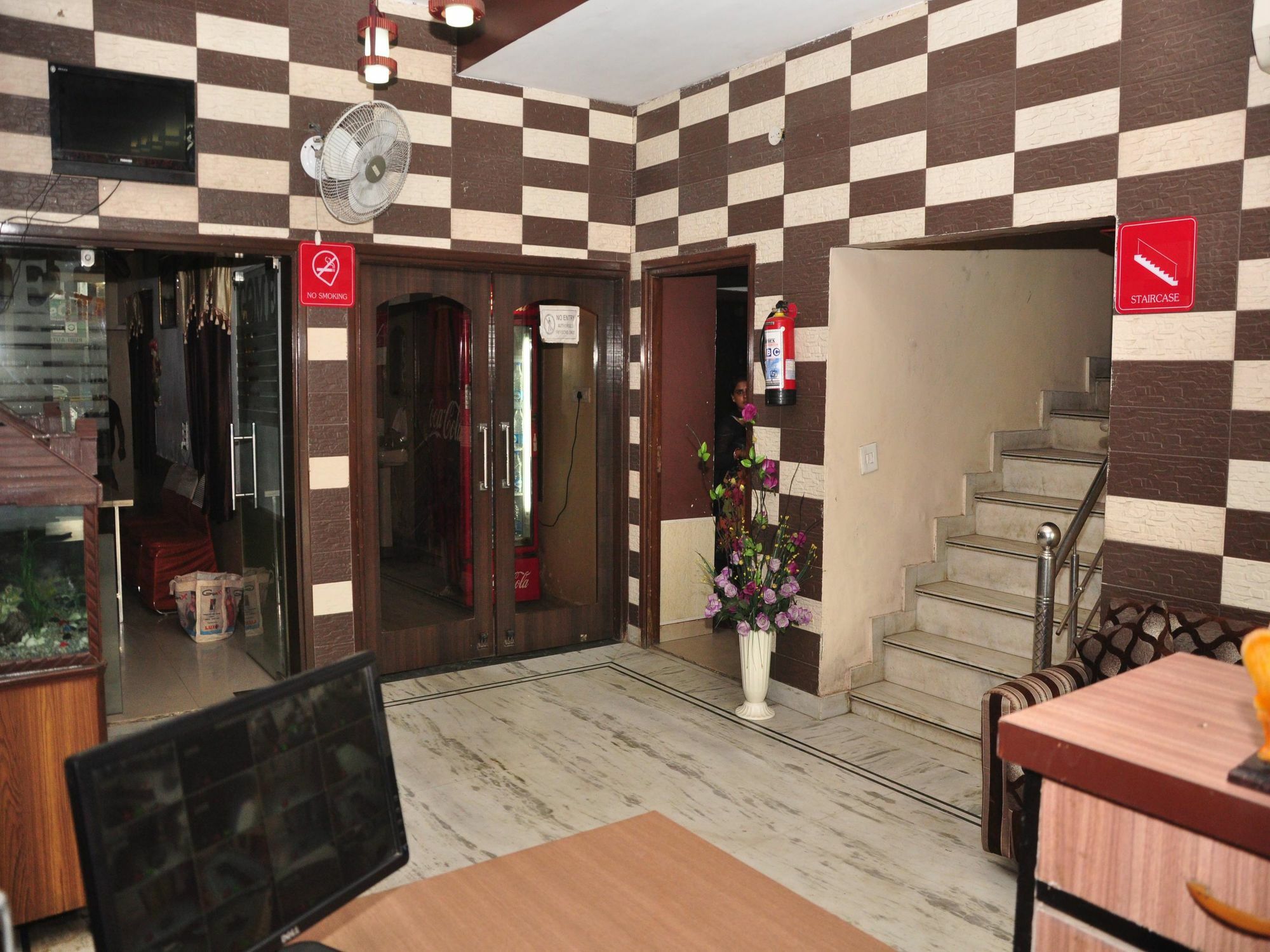Hotel Hk Continental Амритсар Экстерьер фото